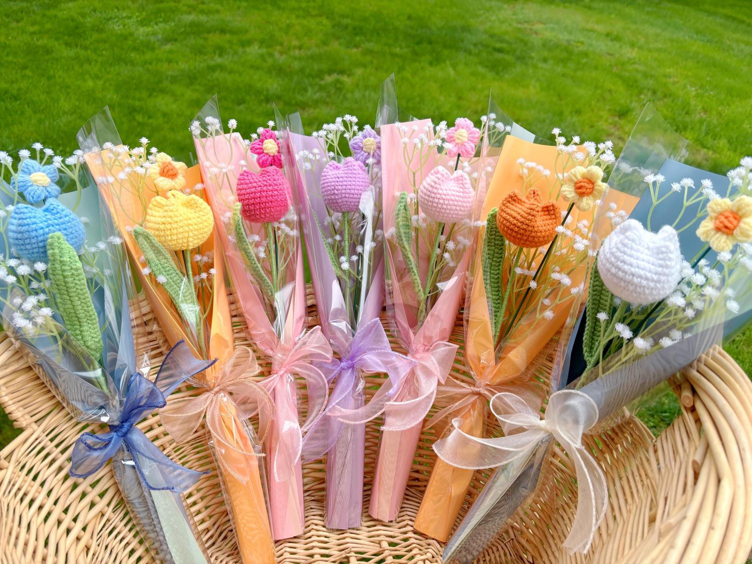 Valentine's Day Crochet Bouquet, Carnation Bouquet, Handmade Crochet flowers, Party Favors, Mother's Day, Birthday Gift, Graduation Bouquet